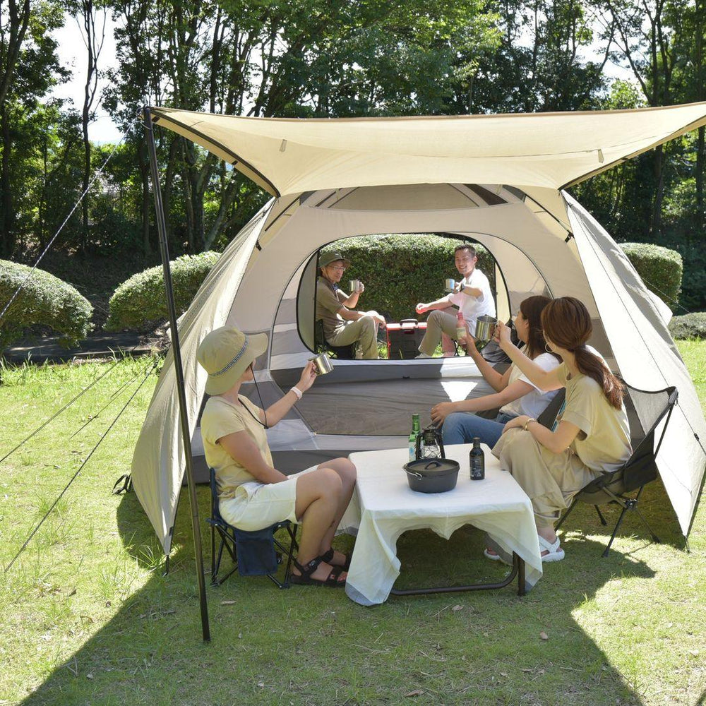ファミリーキャンプにおすすめのコスパ最強大型ドームテント! 「パイクスピーク パーティードーム」は大人4人以上余裕で眠れる室内、両側キャノピーで6m級の広さを実現します。 - PYKES PEAK