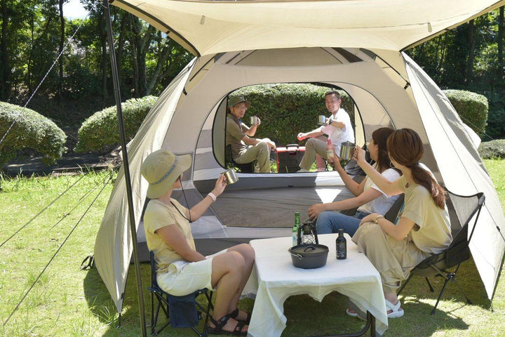 ファミリーキャンプにおすすめのコスパ最強大型ドームテント! 「パイクスピーク パーティードーム」は大人4人以上余裕で眠れる室内、両側キャノピーで6m級の広さを実現します。 - PYKES PEAK