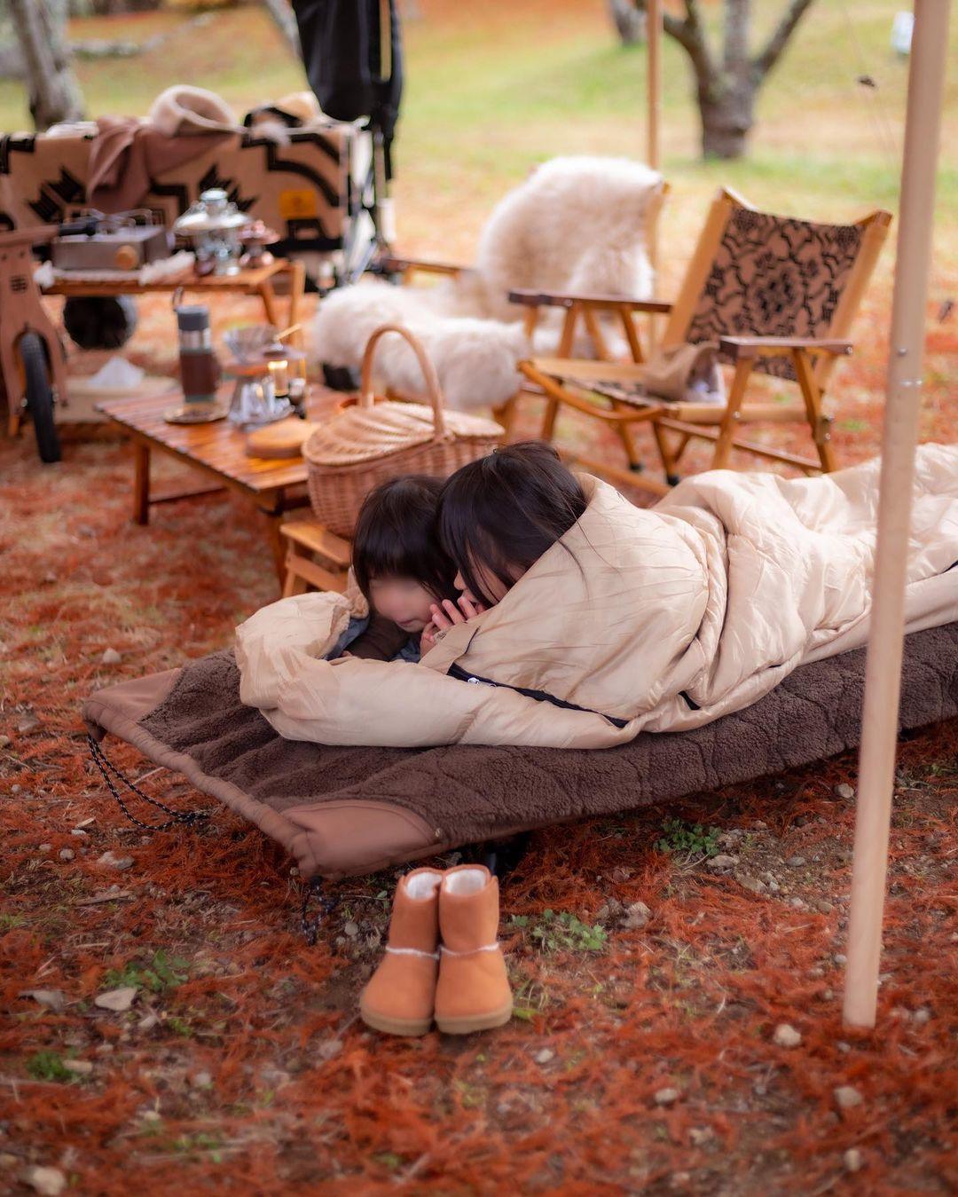 寝袋 マミー型 1800g 5色 シュラフ 丸洗い可能 キャンプ アウトドア - PYKES PEAK