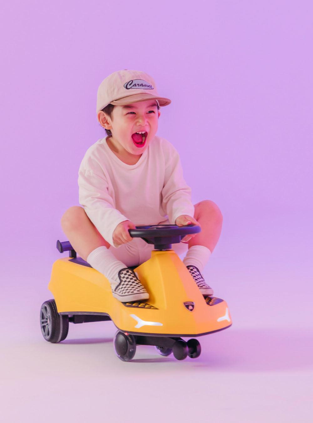 【ランボルギーニと異色のコラボ】キッズ スイングカー - PYKES PEAK